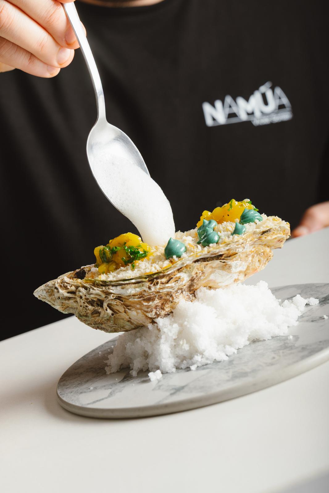 Ostra con espuma marina — Namúa · Víctor Soriano