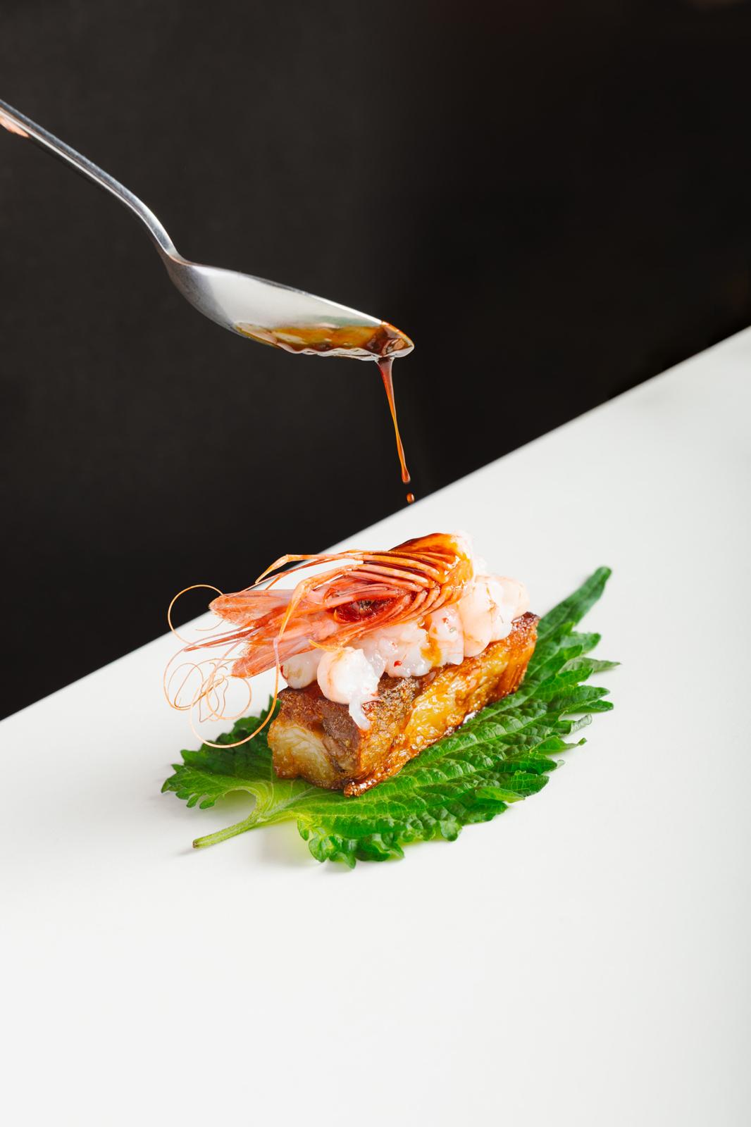 Gamba roja sobre brioche — Namúa · Víctor Soriano